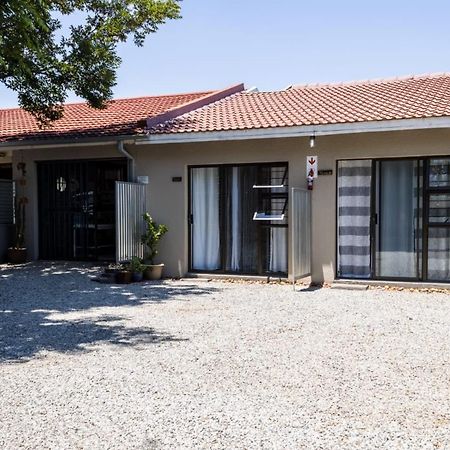 Mykhaya-Your Home Away From Home Kempton Park Eksteriør bilde