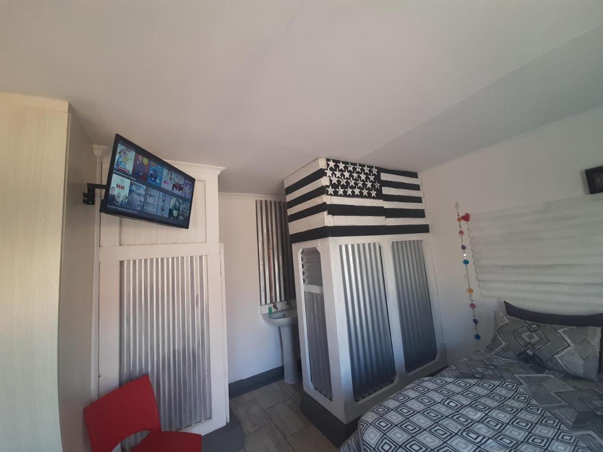 Mykhaya-Your Home Away From Home Kempton Park Eksteriør bilde