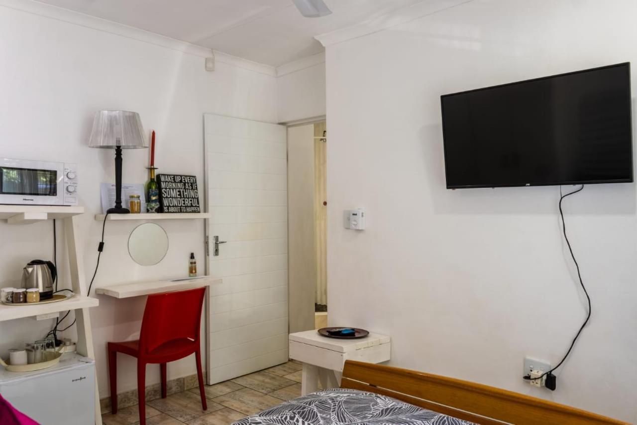 Mykhaya-Your Home Away From Home Kempton Park Eksteriør bilde