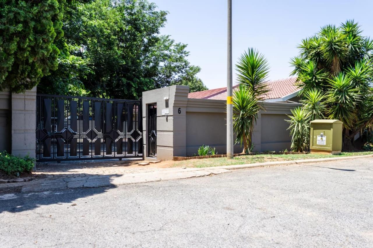 Mykhaya-Your Home Away From Home Kempton Park Eksteriør bilde