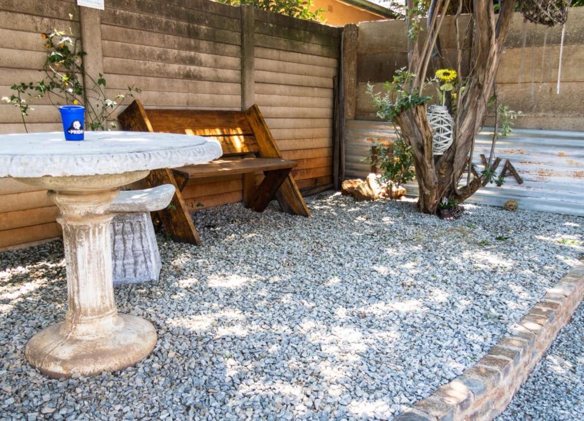 Mykhaya-Your Home Away From Home Kempton Park Eksteriør bilde