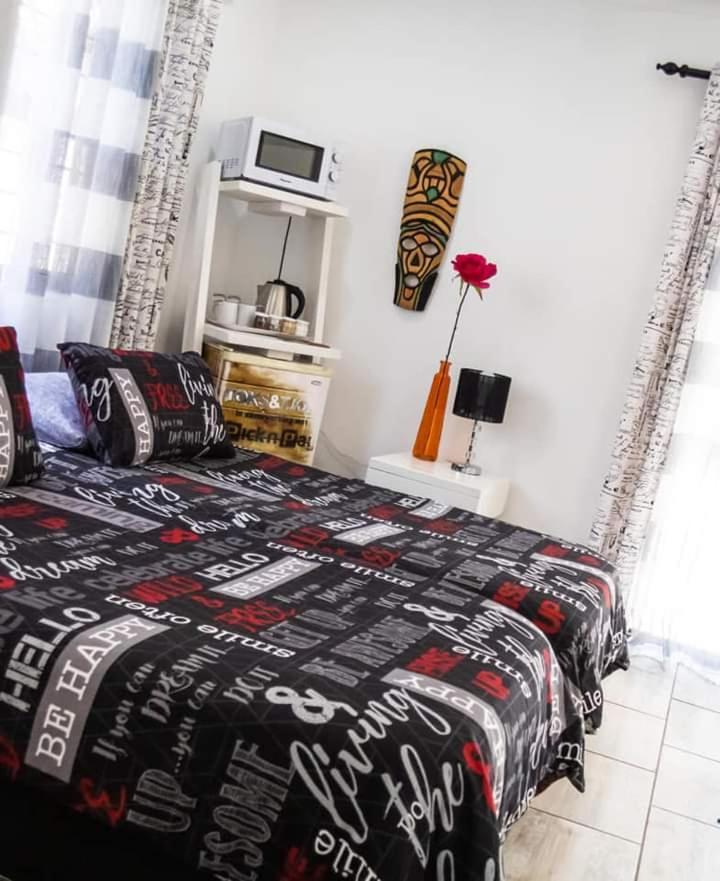 Mykhaya-Your Home Away From Home Kempton Park Eksteriør bilde