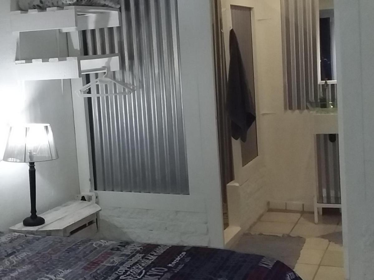 Mykhaya-Your Home Away From Home Kempton Park Eksteriør bilde