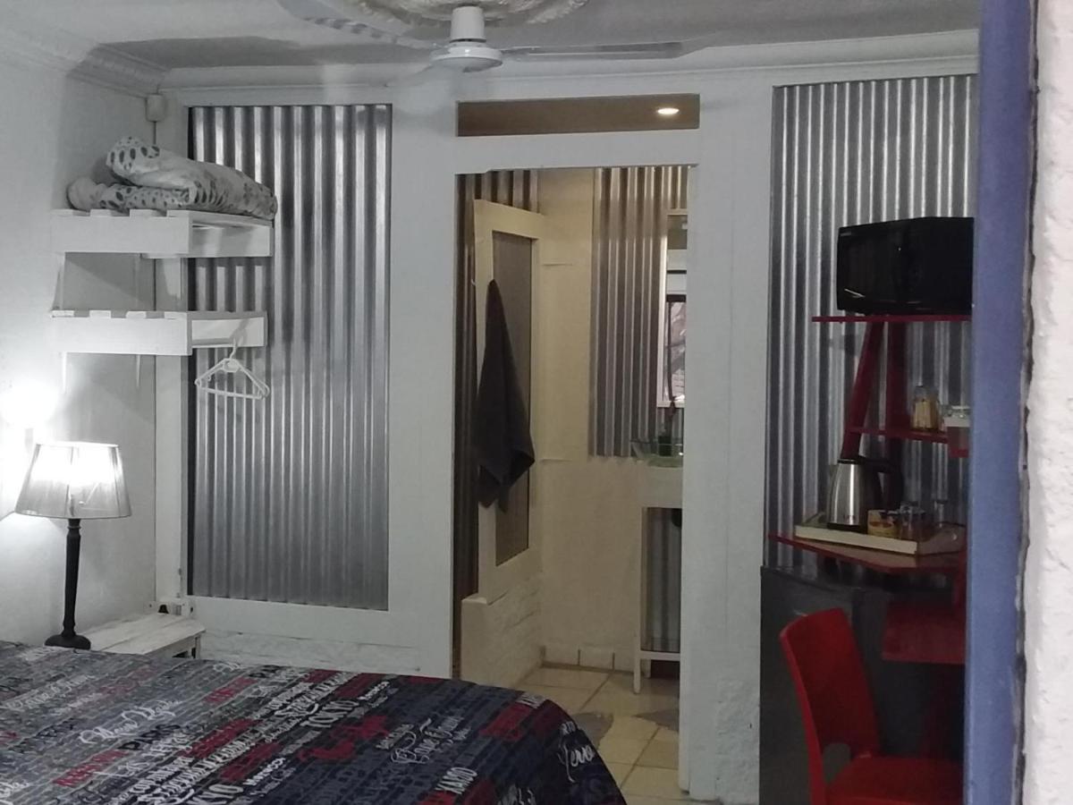 Mykhaya-Your Home Away From Home Kempton Park Eksteriør bilde