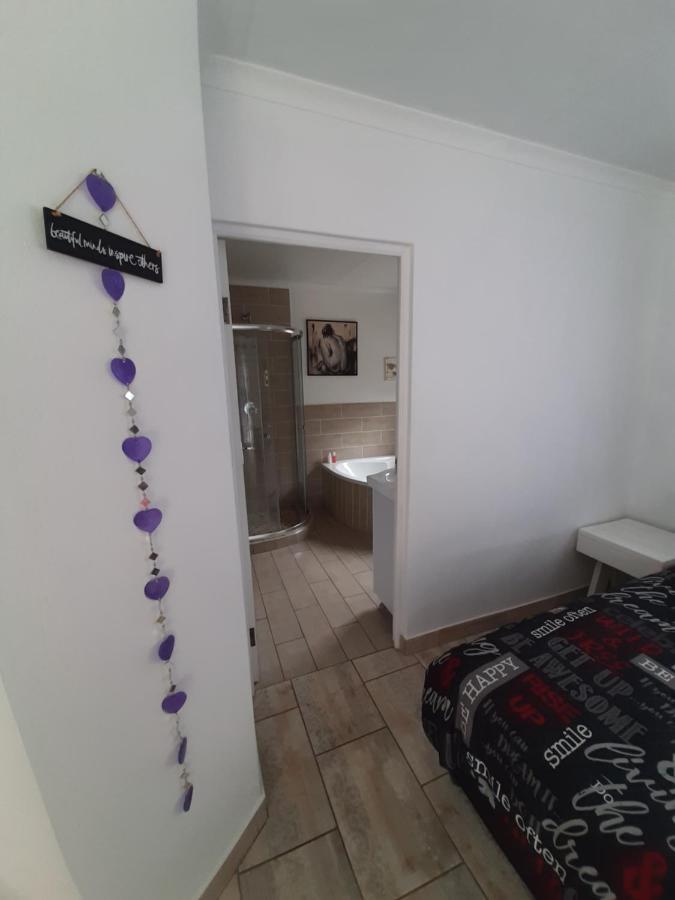 Mykhaya-Your Home Away From Home Kempton Park Eksteriør bilde